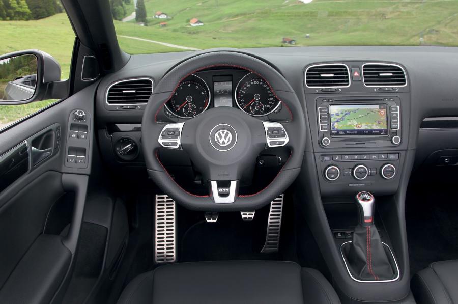  Volkswagen Golf GTi Cabrio 2012 года  (фото 9 из 61)